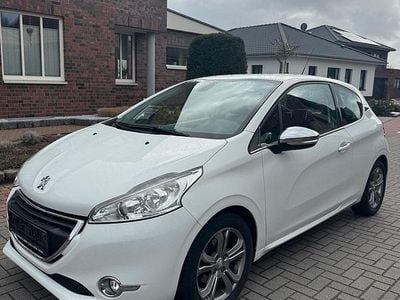 Gebraucht Peugeot 208 82 PS (60 kW) 2014 Weiß Kleinwagen