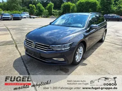 Gebraucht VW Passat 150 PS (110 kW) 2023 Mangangrau metallic Kombi