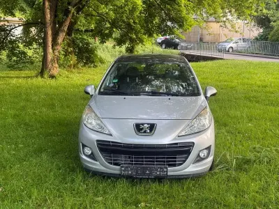Gebraucht Peugeot 207 Premium 120 PS (88 kW) 2010 Silber Limousine