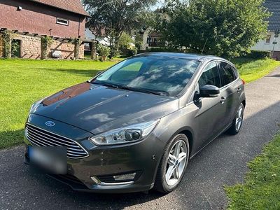 Gebraucht Ford Focus Titanium 125 PS (91 kW) 2015 Grau Limousine