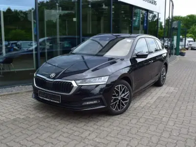 Gebraucht Skoda Octavia Clever 150 PS (110 kW) 2023 Blackmagic perleffekt Kombi