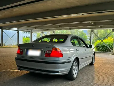Gebraucht BMW 320 150 PS (110 kW) 2000 Silber Limousine