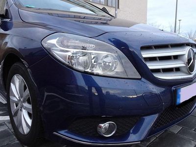 Gebraucht Mercedes B180 122 PS (89 kW) 2012 Blau Van / Kleinbus