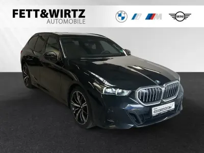 Gebraucht BMW 520 M Sport 197 PS (144 kW) 2025 Black sapphire metallic Kombi