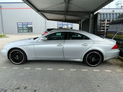 Gebraucht Mercedes CLS500 306 PS (225 kW) 2007 Silber Coupé