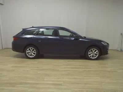 Używany Seat Leon Style 150 KM (110 kW) 2022 Niebieski Sedan/Limuzyna