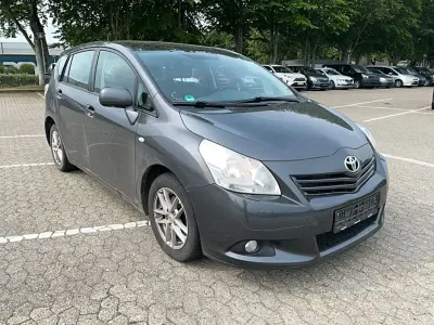 Gebraucht Toyota Verso Basis 126 PS (92 kW) 2011 Van / Kleinbus