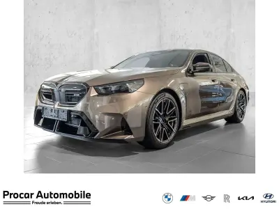 Nuova BMW M5 Performance 727 CV (534 kW) 2026 Marrone Berlina
