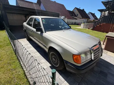 Gebraucht Mercedes E230 132 PS (97 kW) 1988 Beige Limousine