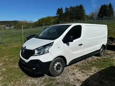 Używany Renault Trafic Komfort 95 KM (69 kW) 2018 Biały Minivan