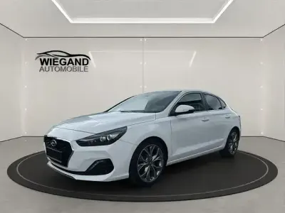 Gebraucht Hyundai i30 Style 140 PS (102 kW) 2018 Weiß Limousine