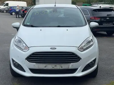 Gebraucht Ford Fiesta Titanium 101 PS (74 kW) 2014 Weiß Kleinwagen