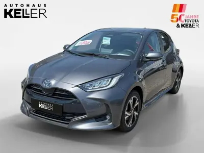 Neu Toyota Yaris 117 PS (86 kW) 2026 Grau Kleinwagen