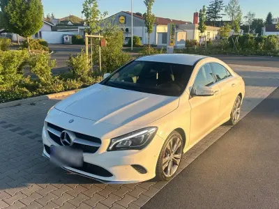 Gebraucht Mercedes CLA180 124 PS (91 kW) 2016 Weiß Limousine
