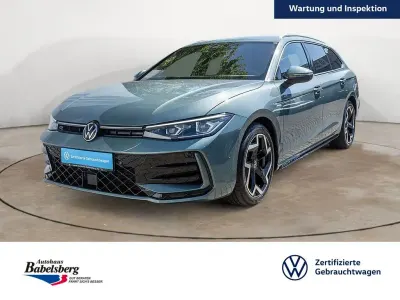 Gebraucht VW Passat R-line 150 PS (110 kW) 2025 Grün Kombi