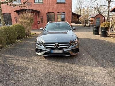 Gebraucht Mercedes E220 AMG line 163 PS (119 kW) 2017 Grau Kombi