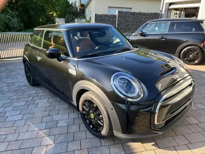 Gebraucht Mini Cooper SE 135 kW (184 PS) 2023 Schwarz Kleinwagen