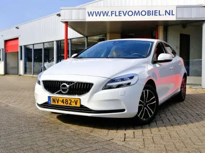 Gebraucht Volvo V40 122 PS (89 kW) 2017 Weiß Limousine
