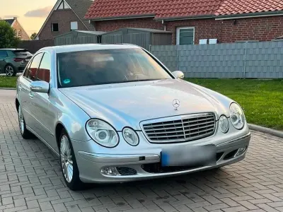 Gebraucht Mercedes E220 150 PS (110 kW) 2004 Silber Limousine