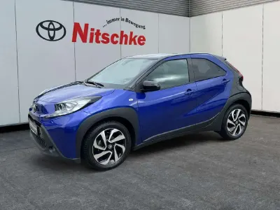 Gebraucht Toyota Aygo X Pulse 72 PS (52 kW) 2023 Juniper blue (8y8)/ black mica SUV