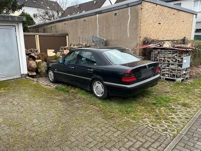 Second-hand Mercedes C240 170 CP (125 kW) 1997 Negru Berlinǎ