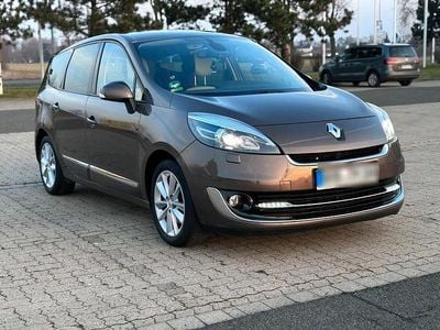 Gebraucht Renault Grand Scénic III Luxe 131 PS (96 kW) 2012 Braun Van / Kleinbus