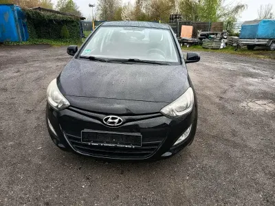 Gebraucht Hyundai i20 85 PS (62 kW) 2012 Schwarz Kleinwagen