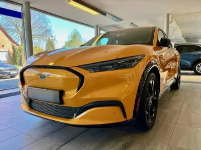 Gebraucht Ford Mustang Mach-E Premium 258 kW (351 PS) 2023 Orange SUV