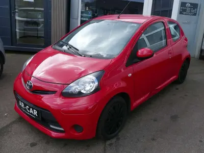 Gebraucht Toyota Aygo Cool 68 PS (50 kW) 2014 Rot Kleinwagen