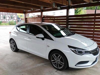 Gebraucht Opel Astra 105 PS (77 kW) 2016 Weiß Limousine