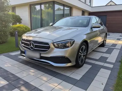Gebraucht Mercedes E220 194 PS (142 kW) 2020 Silber Limousine