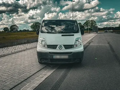 Gebraucht Renault Traffic 114 PS (83 kW) 2008 Weiß Van / Kleinbus