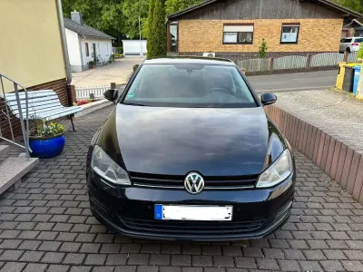 Second-hand VW Golf VII Comfortline 105 CP (77 kW) 2013 Negru Berlinǎ