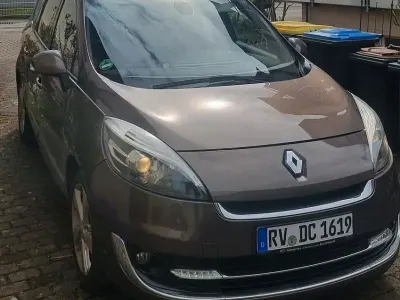 Gebraucht Renault Grand Scénic III 131 PS (96 kW) 2012 Braun Van / Kleinbus