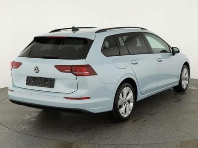 Crystal ice blue metallic Neu 2026 VW Golf Life Kombi | 30.595 € (Etwas zu teuer)