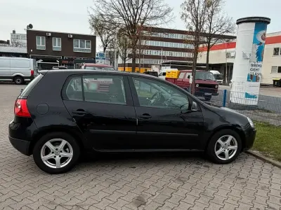 Używany VW Golf V 75 KM (55 kW) 2005 Czarny Hatchback