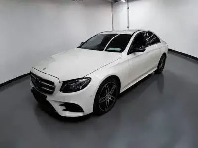 Gebraucht Mercedes E220 AMG line 194 PS (142 kW) 2016 Weiß Limousine