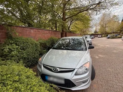 Gebraucht Hyundai i30 116 PS (85 kW) 2011 Grau Kleinwagen