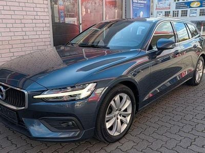 Gebraucht Volvo V60 Momentum 150 PS (110 kW) 2020 Blau Kombi