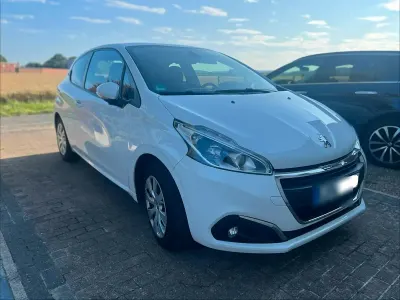 Gebraucht Peugeot 208 68 PS (50 kW) 2017 Weiß Kleinwagen