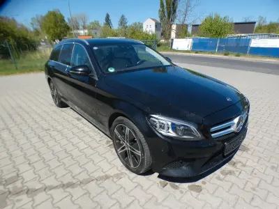 Gebraucht Mercedes C300e Avantgarde 306 PS (225 kW) 2020 Schwarz Limousine