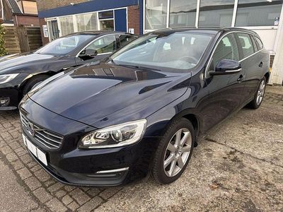 Gebraucht Volvo V60 Momentum 152 PS (111 kW) 2016 Blau Kombi