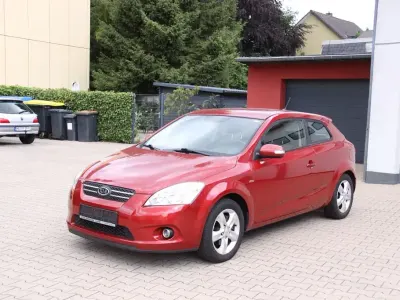 Gebraucht Kia Ceed 116 PS (85 kW) 2010 Rot Kleinwagen