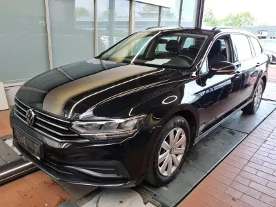 Gebraucht VW Passat 122 PS (89 kW) 2023 Schwarz Kombi