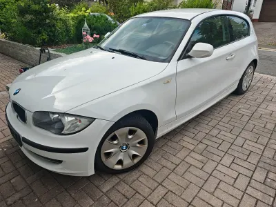 Gebraucht BMW 116 122 PS (89 kW) 2010 Weiß Kleinwagen