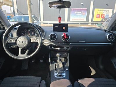 Gebraucht Audi A3 Sport 116 PS (85 kW) 2018 Blau Limousine