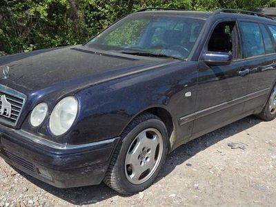 Mercedes E320