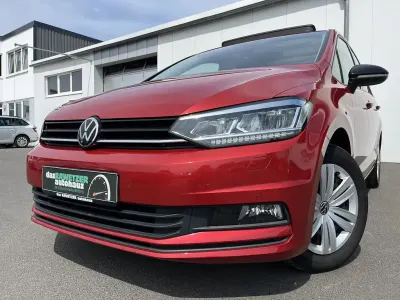 Gebraucht VW Touran Highline 150 PS (110 kW) 2022 Rot Van / Kleinbus