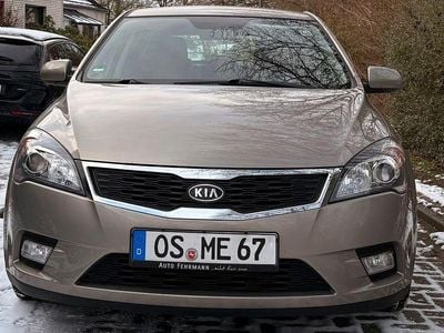 Grau Gebraucht 2011 Kia Ceed Kleinwagen | 4.950 € (Guter Preis)