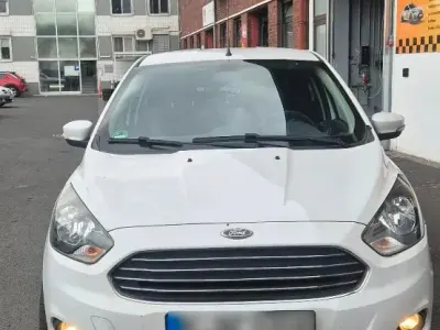 Gebraucht Ford Ka Plus 69 PS (50 kW) 2017 Weiß Kleinwagen
